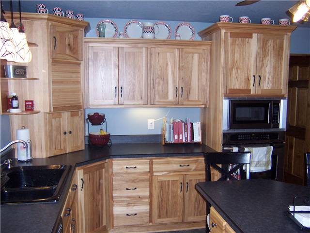 Cabinet style - standard reveal / Door style - flat panel / Slab drawer fronts